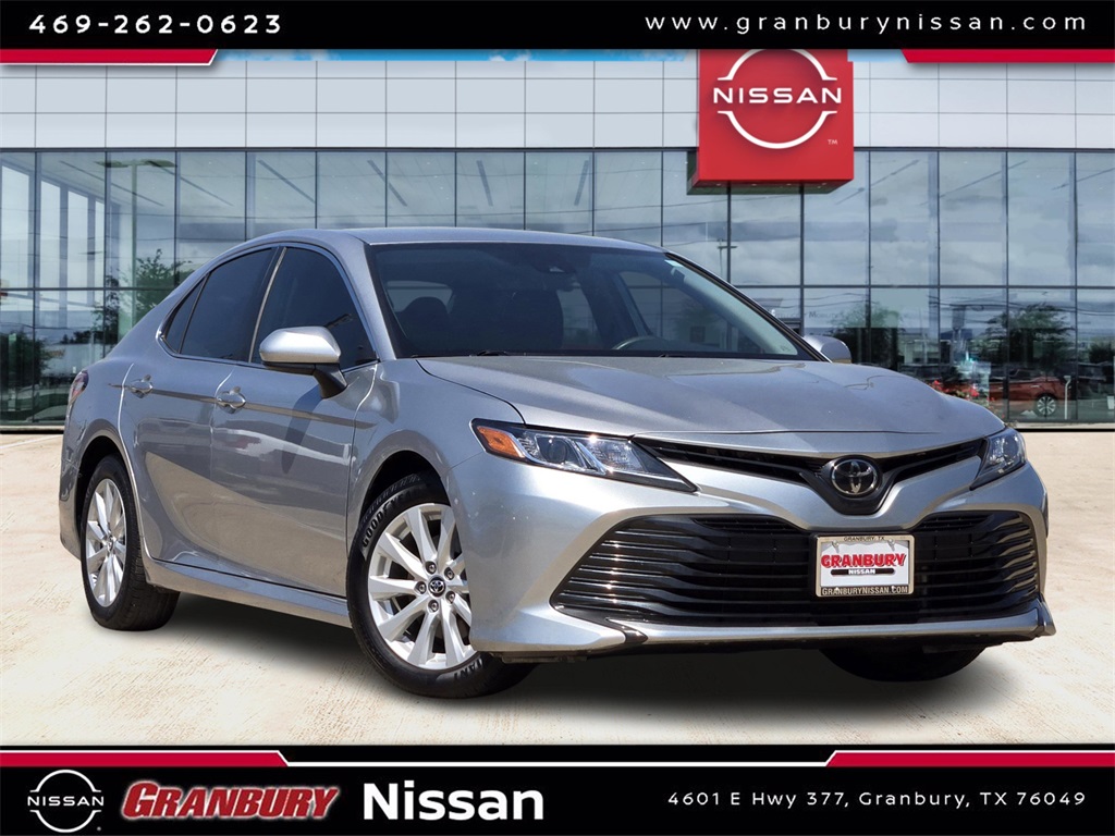 2020 Toyota Camry LE's photo