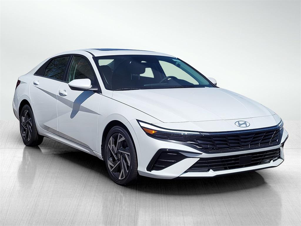 2025 Hyundai Elantra SEL Convenience photo 2