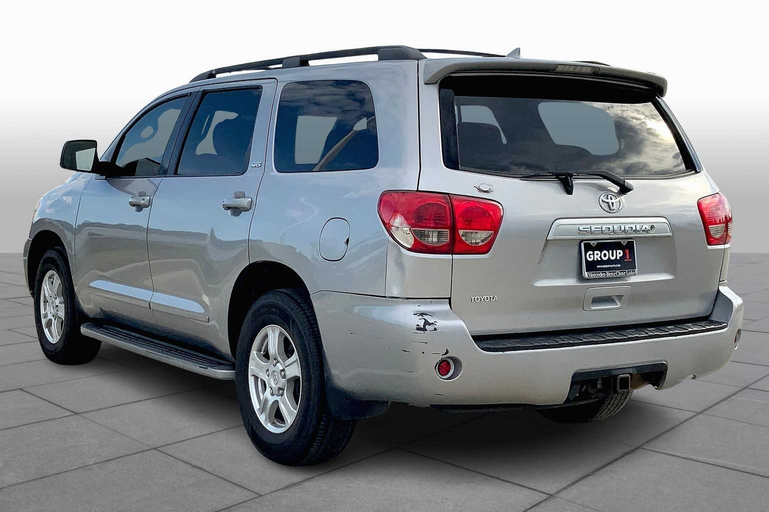 2010 Toyota Sequoia photo 11