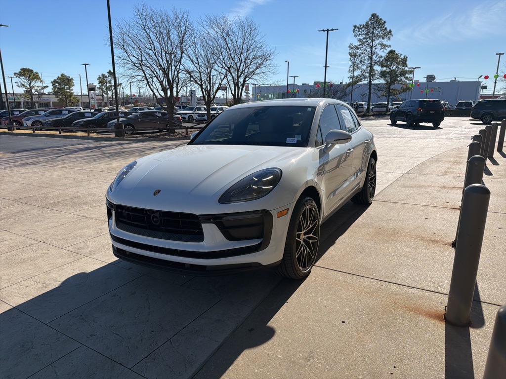 2022 Porsche Macan Base's photo