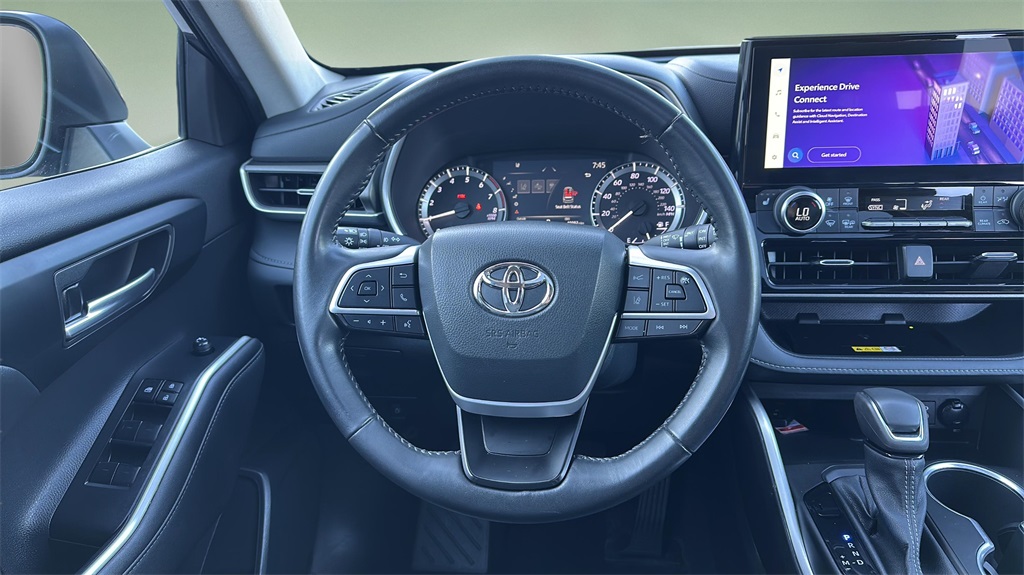 2023 Toyota Highlander XLE photo 11