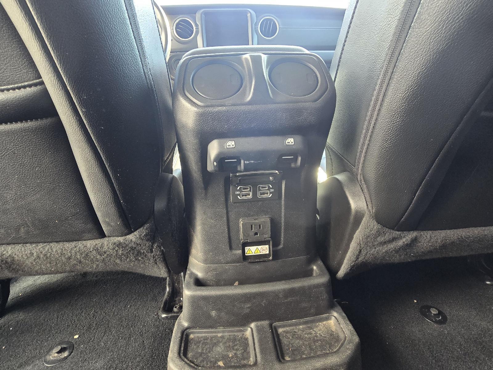 2022 Jeep Wrangler Unlimited Sahara photo 33