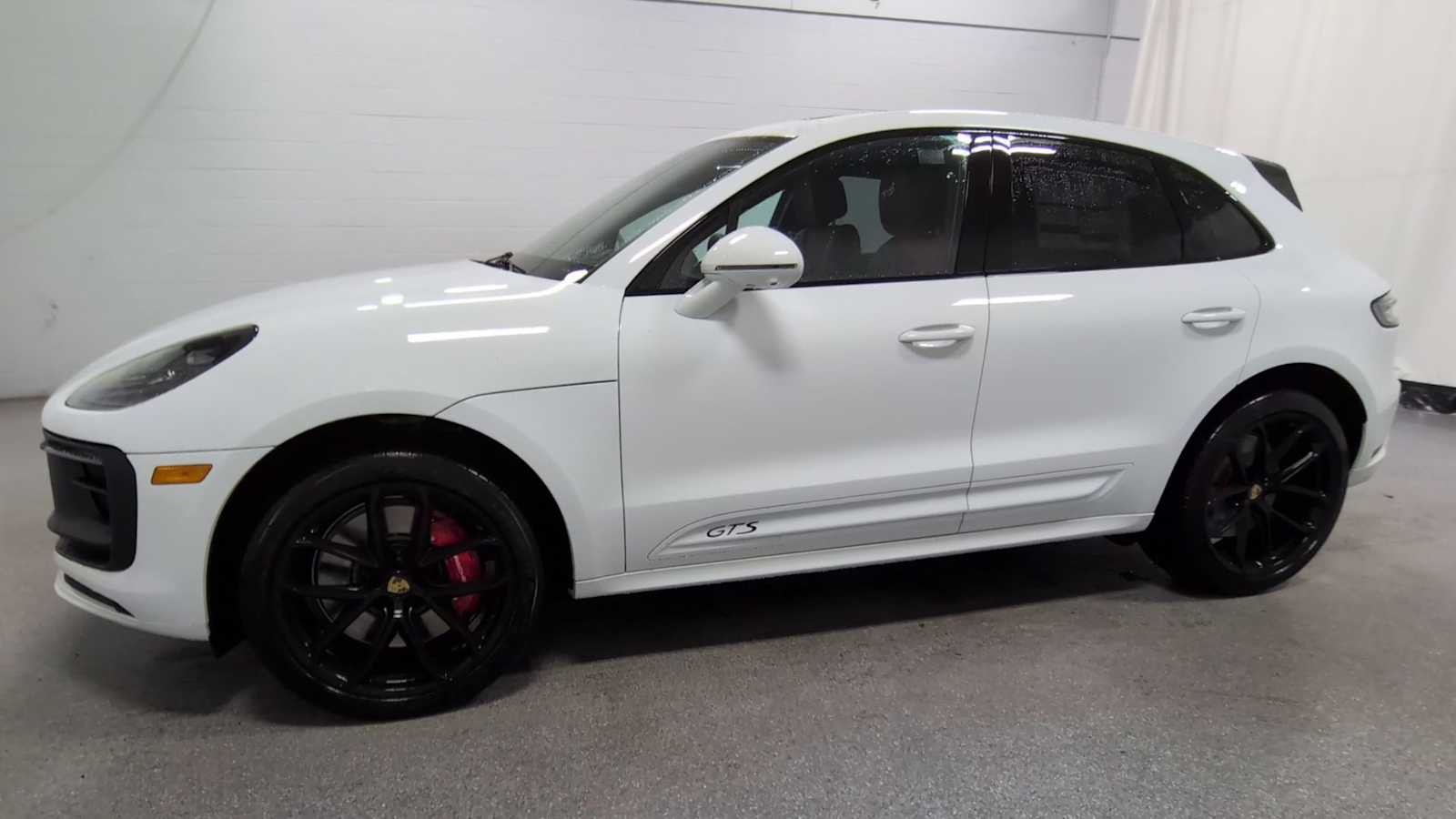 2026 Porsche Macan GTS photo 3