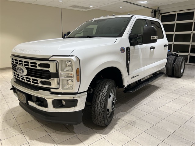 2026 Ford F-350 Super Duty Chassis Cab XL's photo