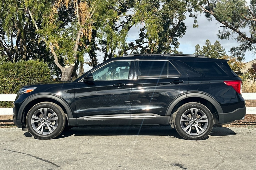 2023 Ford Explorer XLT photo 3