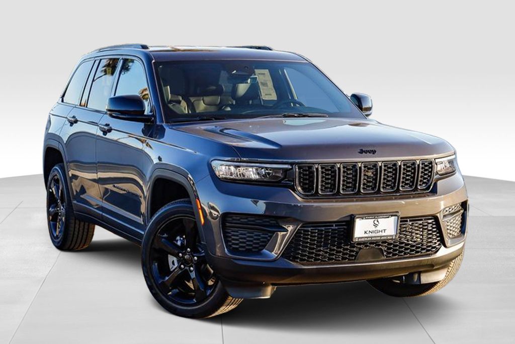 2025 Jeep Grand Cherokee Laredo Altitude photo 2