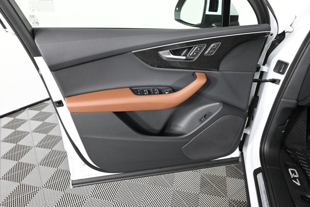 2024 Audi Q7 45 Premium photo 17