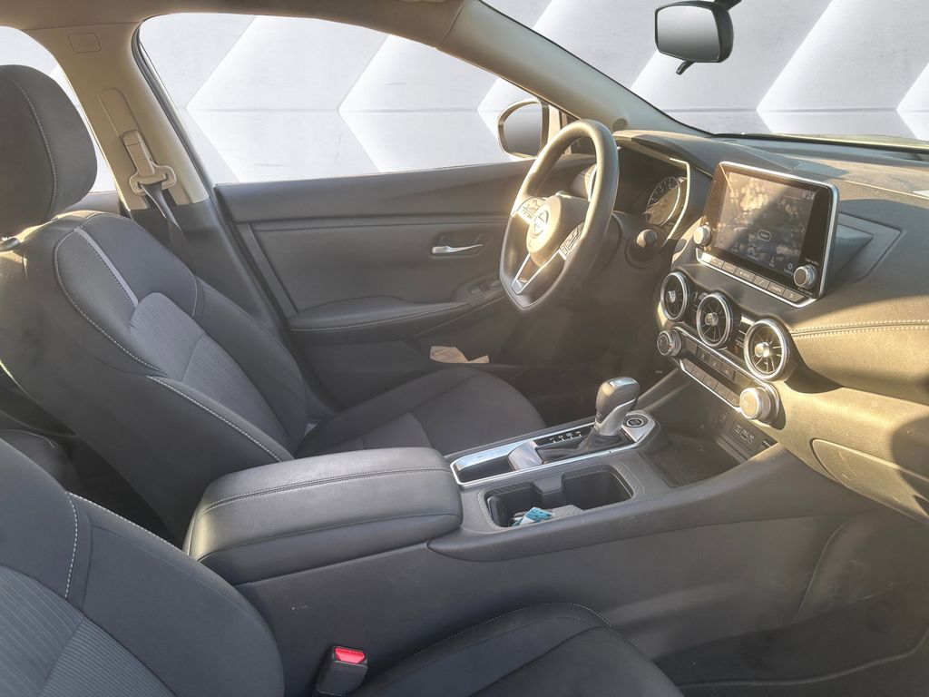 2025 Nissan Sentra SV photo 12