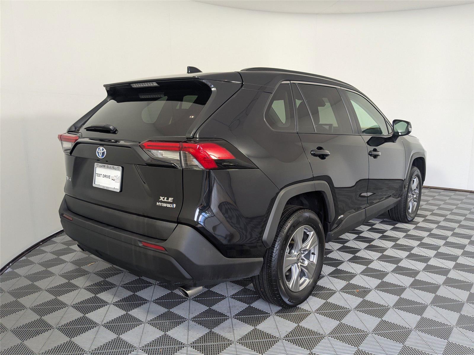 2024 Toyota RAV4 Hybrid XLE photo 21