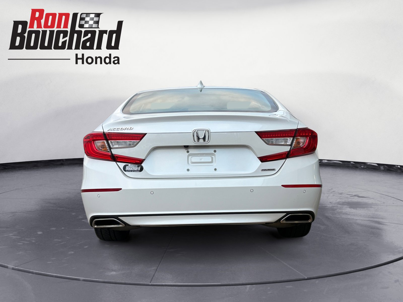 2018 Honda Accord Touring 1.5T photo 3