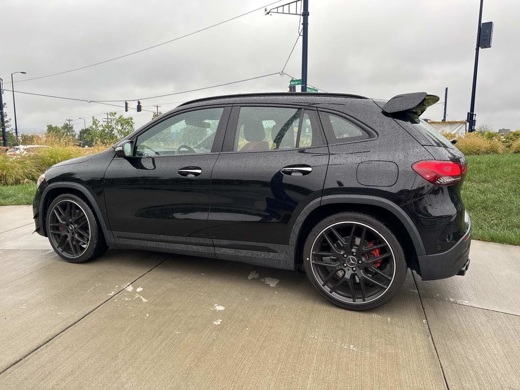 2022 Mercedes Benz GLA 45 AMG photo 2