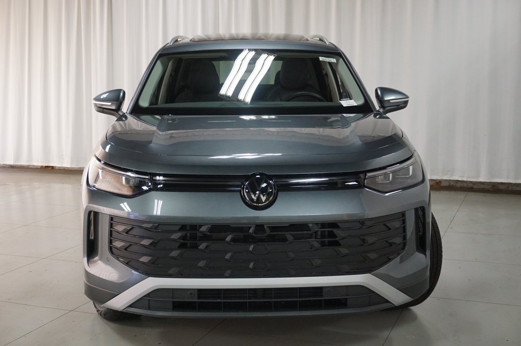 2025 Volkswagen Tiguan SE photo 3