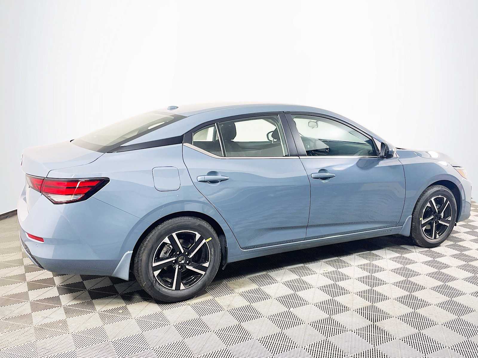 2025 Nissan Sentra SV photo 2