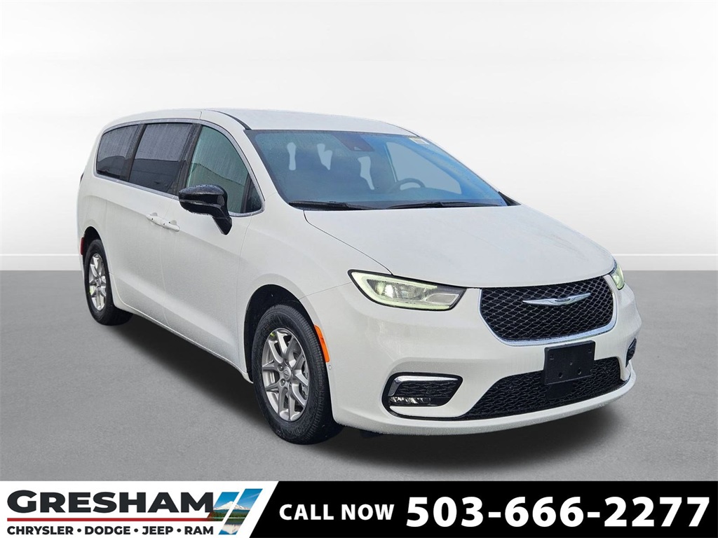 2026 Chrysler Pacifica Select's photo