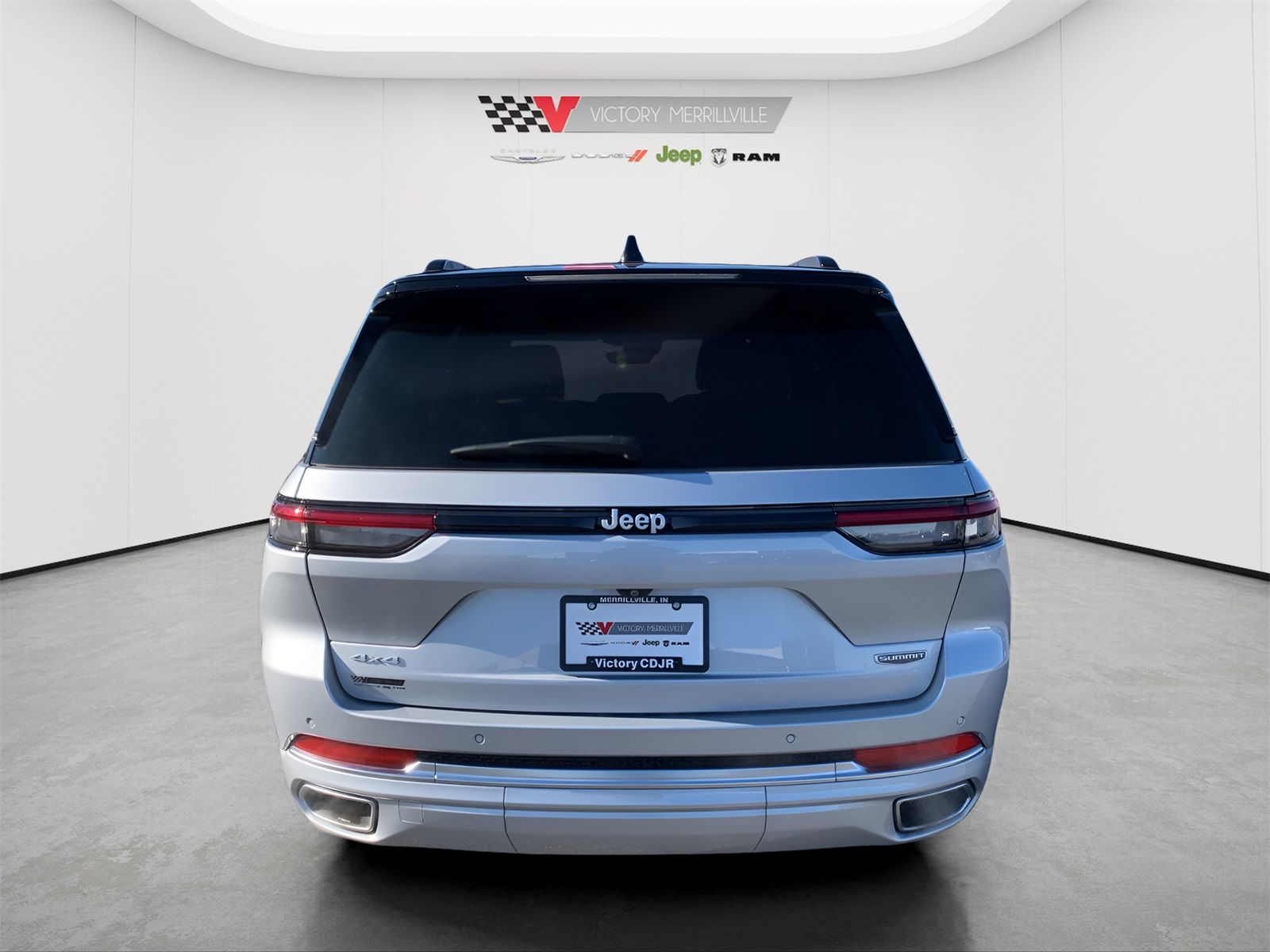 2024 Jeep Grand Cherokee Summit photo 3