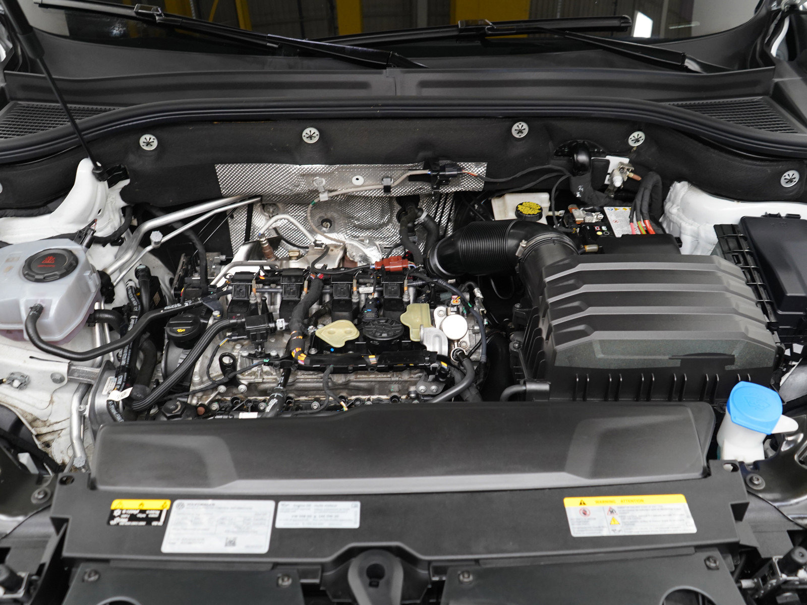 2024 Volkswagen Atlas Cross Sport SE Technology photo 25