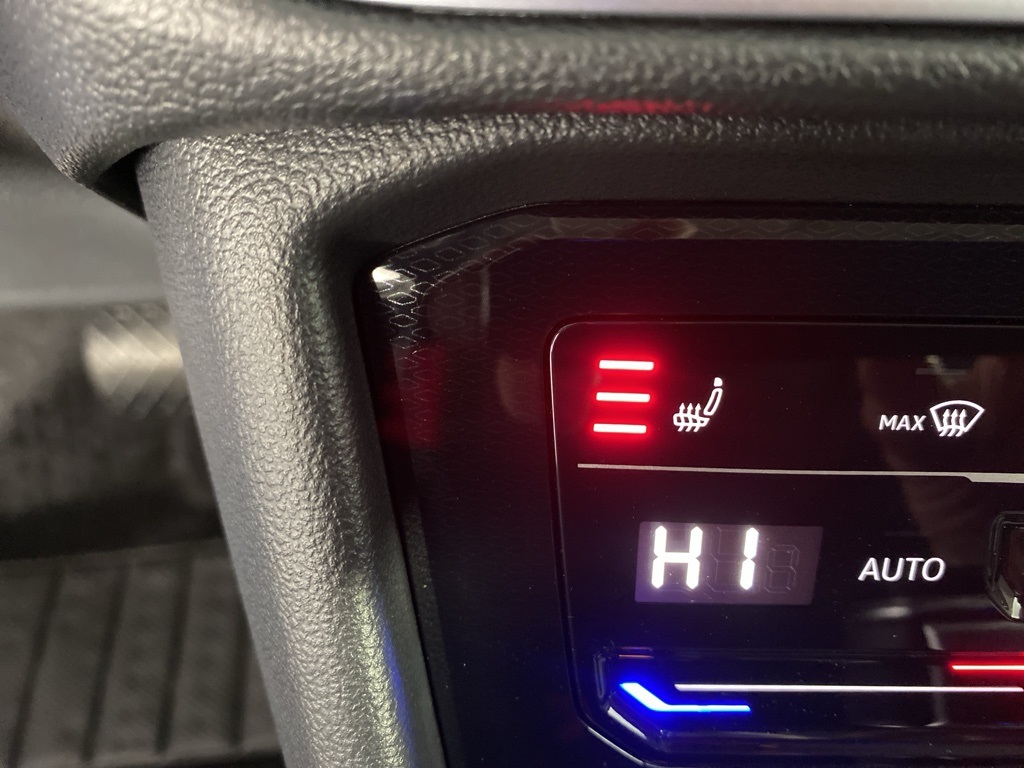 2025 Volkswagen Taos SE photo 4