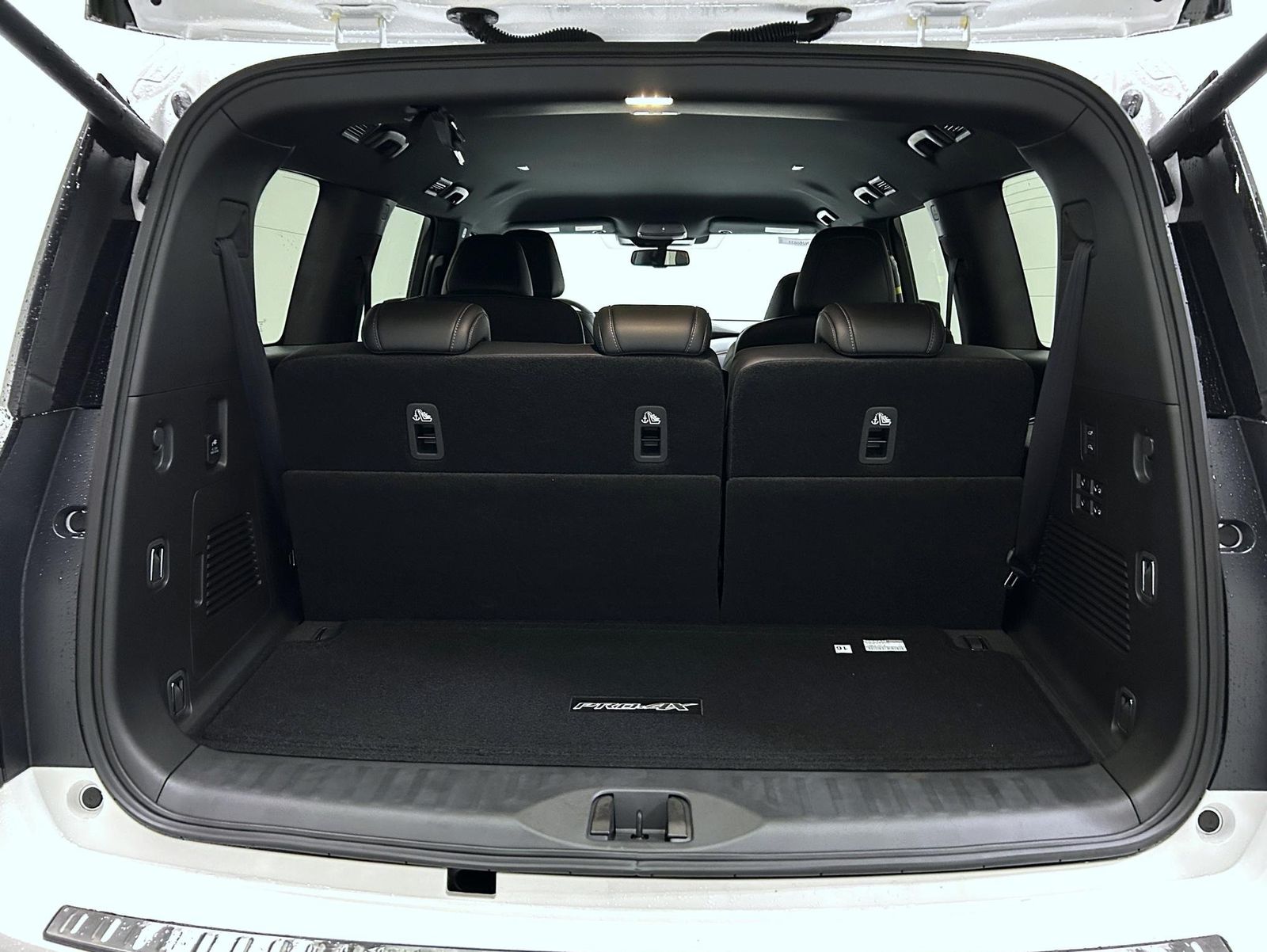 2026 Nissan Armada photo 9