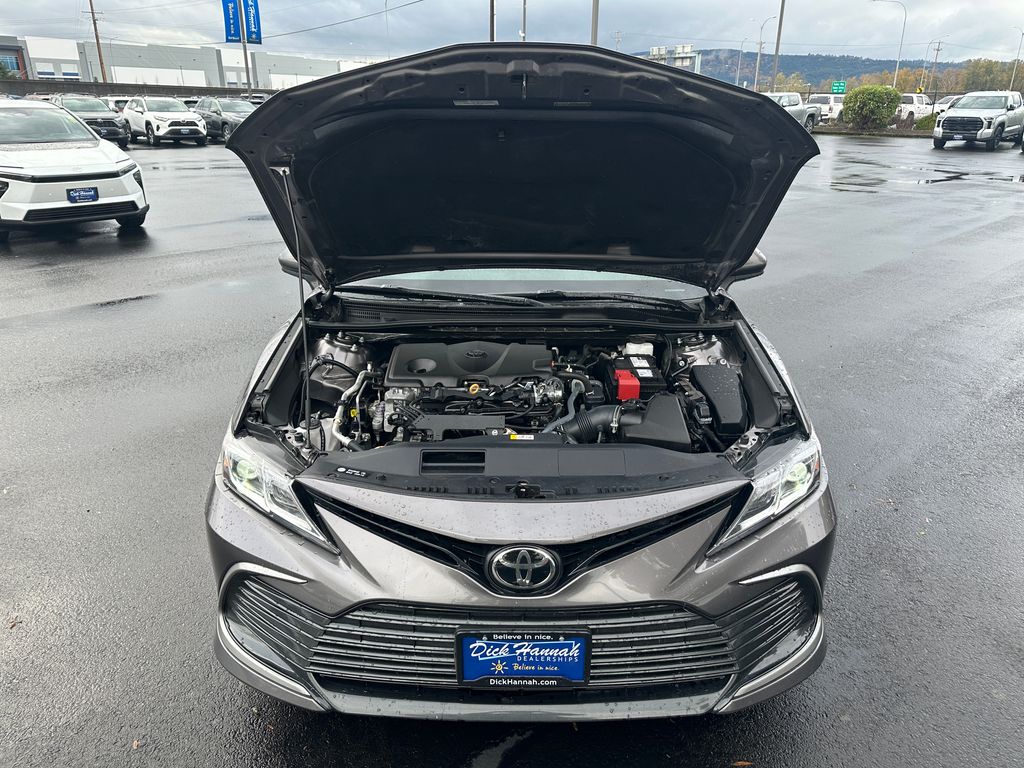 2023 Toyota Camry LE photo 3
