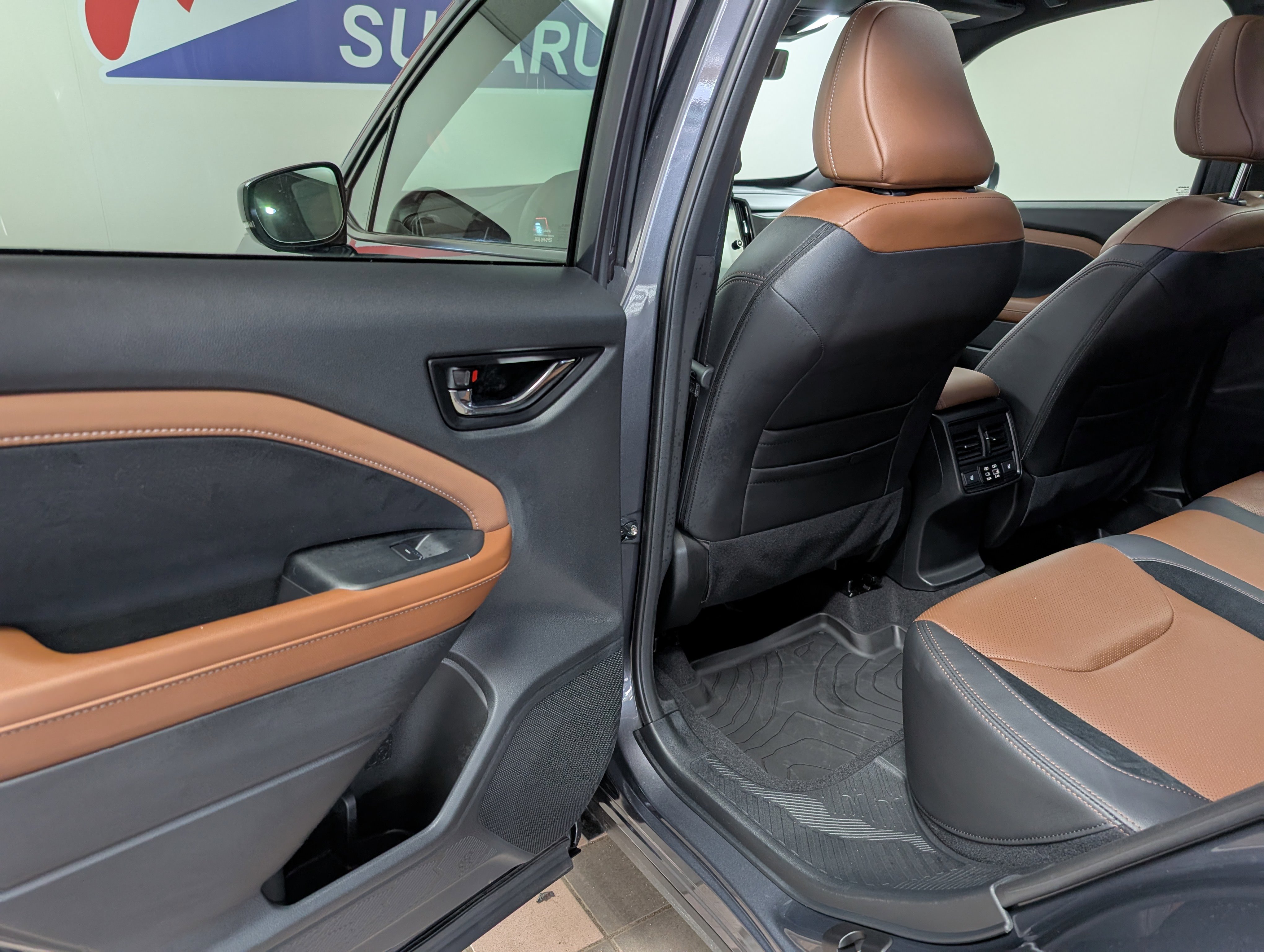 2025 Subaru Forester Touring photo 17