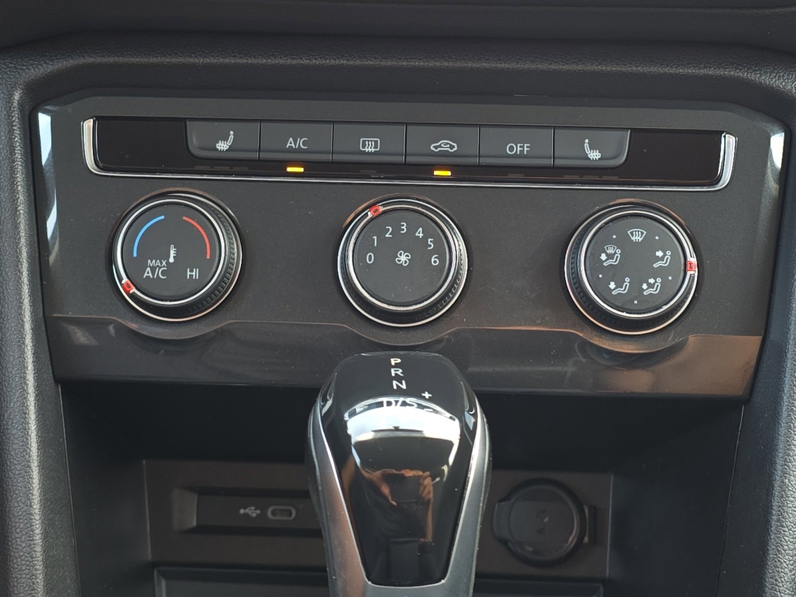 2022 Volkswagen Tiguan S photo 13