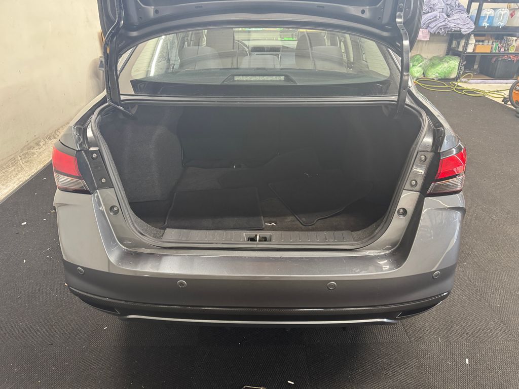 2023 Nissan Versa 1.6 SV photo 5