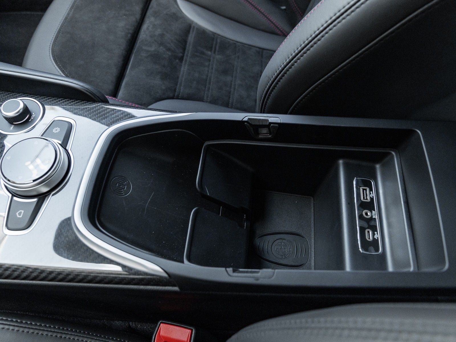 2020 Alfa Romeo Giulia Quadrifoglio photo 35