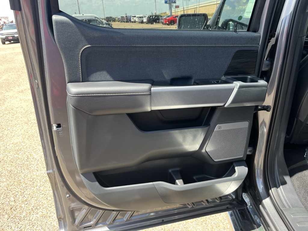 2025 Ford F-150 Lariat photo 17