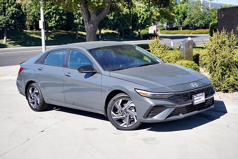 2025 Hyundai Elantra Hybrid SEL Sport photo 2