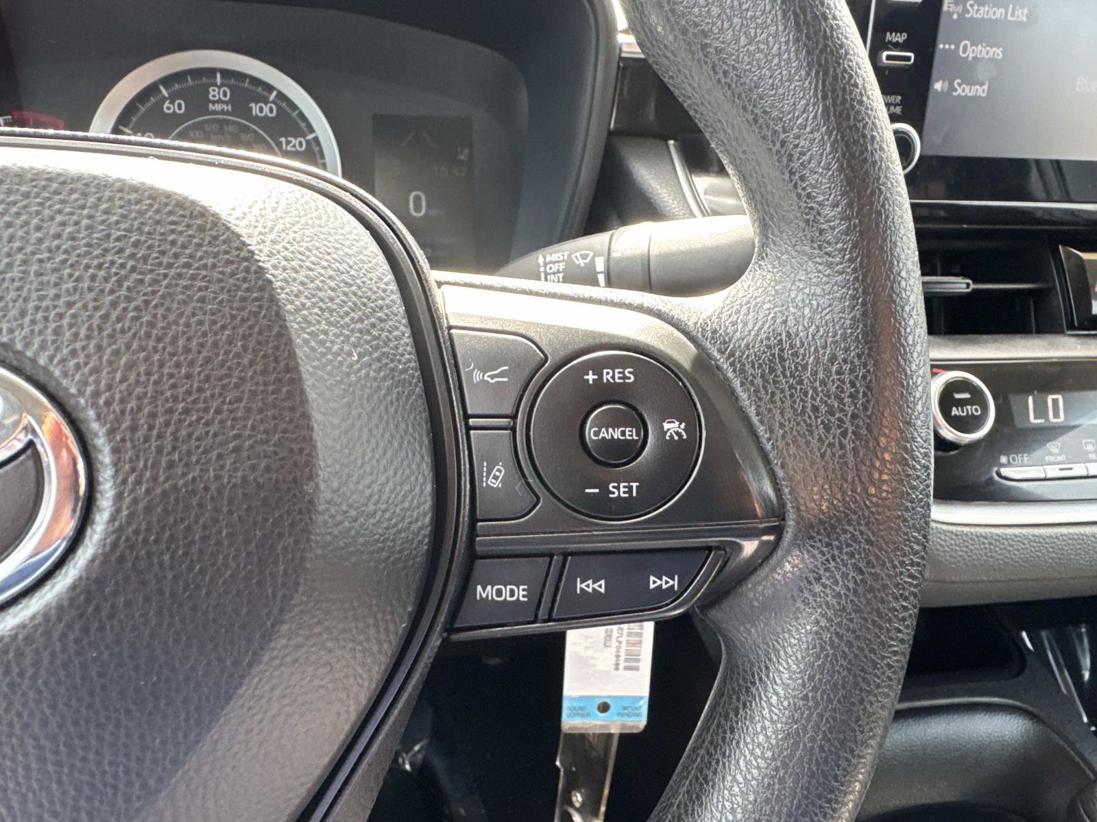 2020 Toyota Corolla LE photo 21