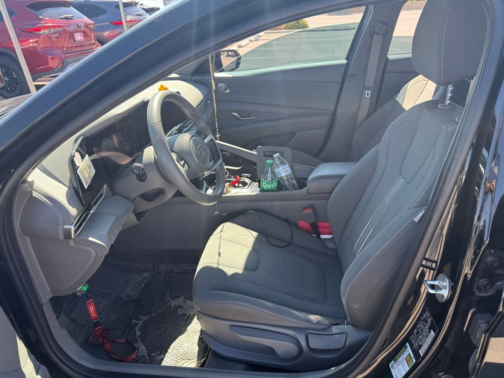 2023 Hyundai Elantra SEL photo 10