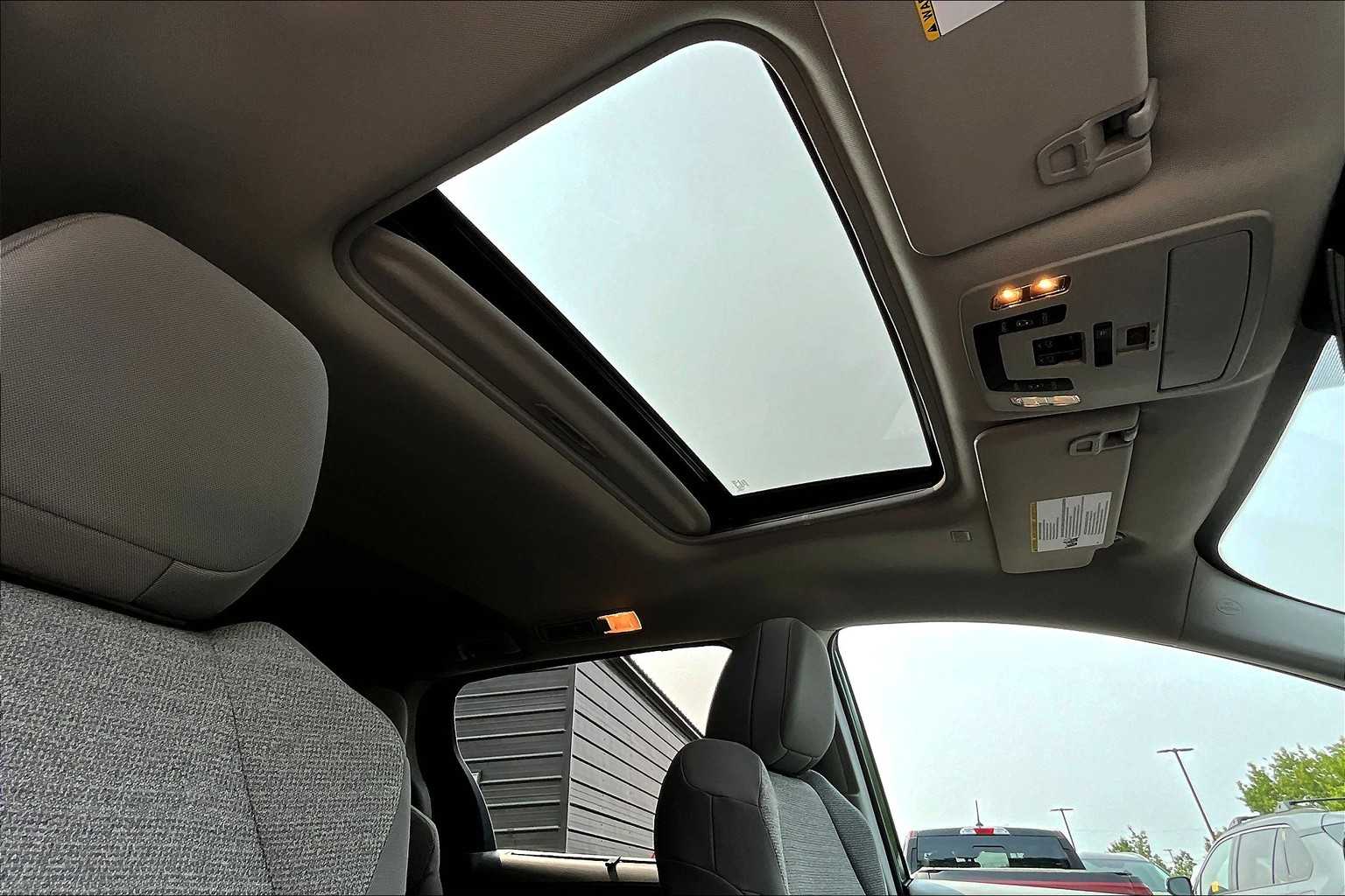 2024 Toyota Sienna LE photo 13