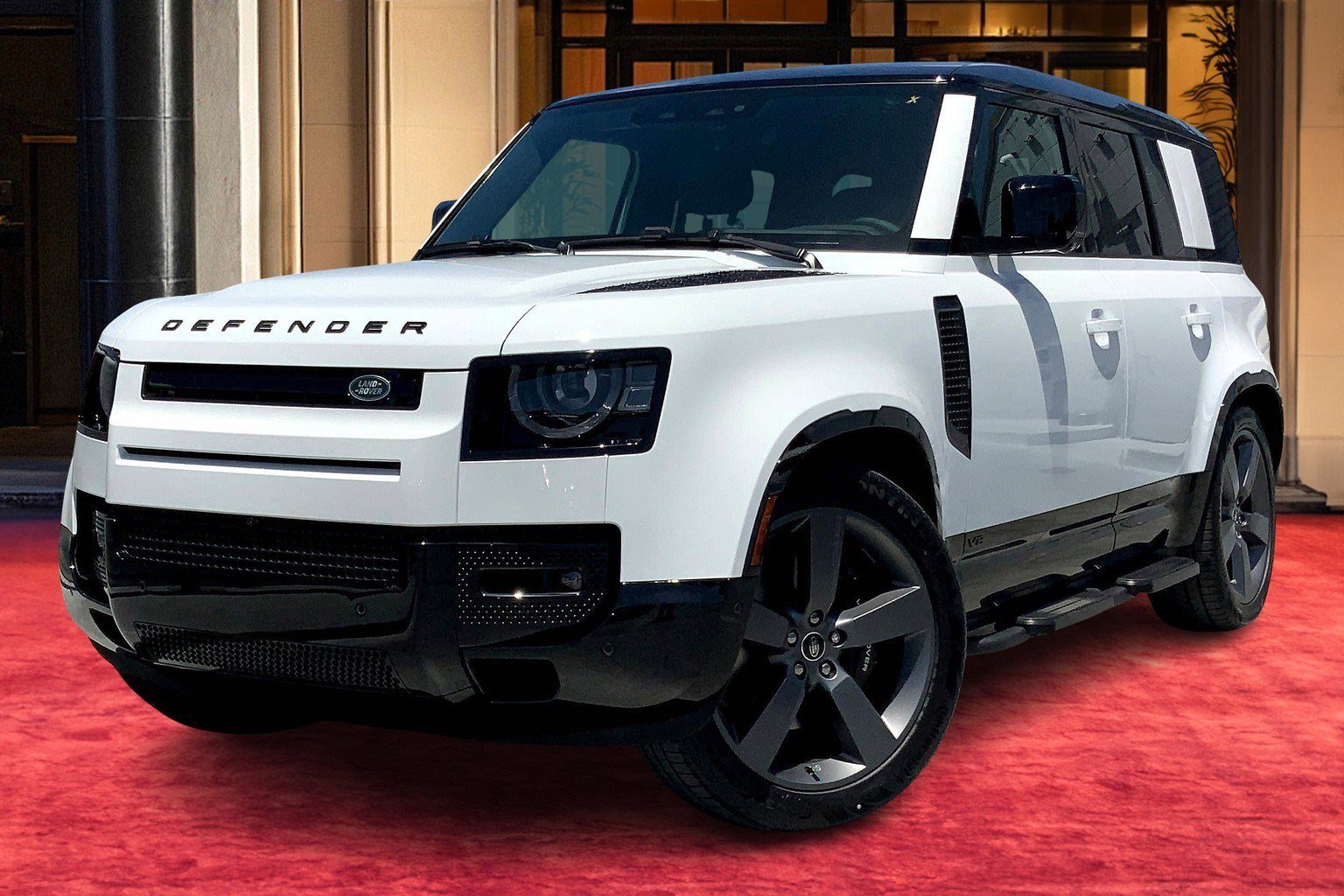 2025 Land Rover Defender V8's photo