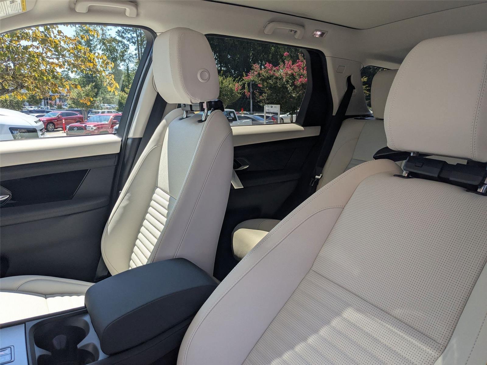 2025 Land Rover Discovery Sport S photo 10