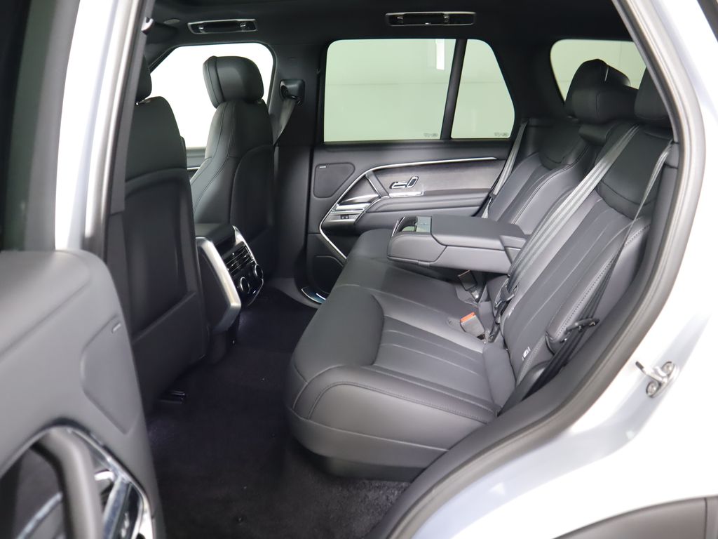 2025 Land Rover Range Rover SE photo 23