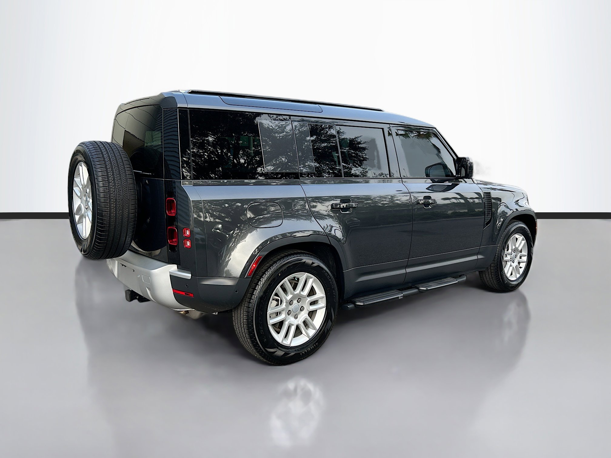 2025 Land Rover Defender 110 S photo 2