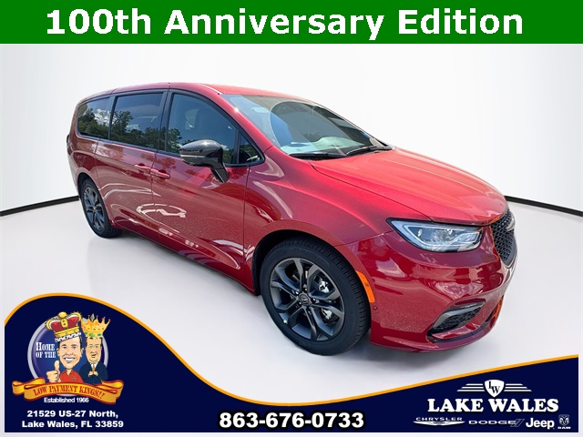 2026 Chrysler Pacifica Select's photo