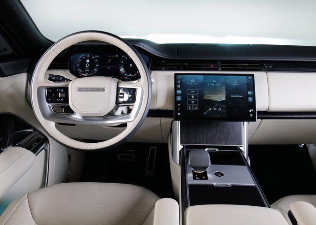 2024 Land Rover Range Rover SE photo 9