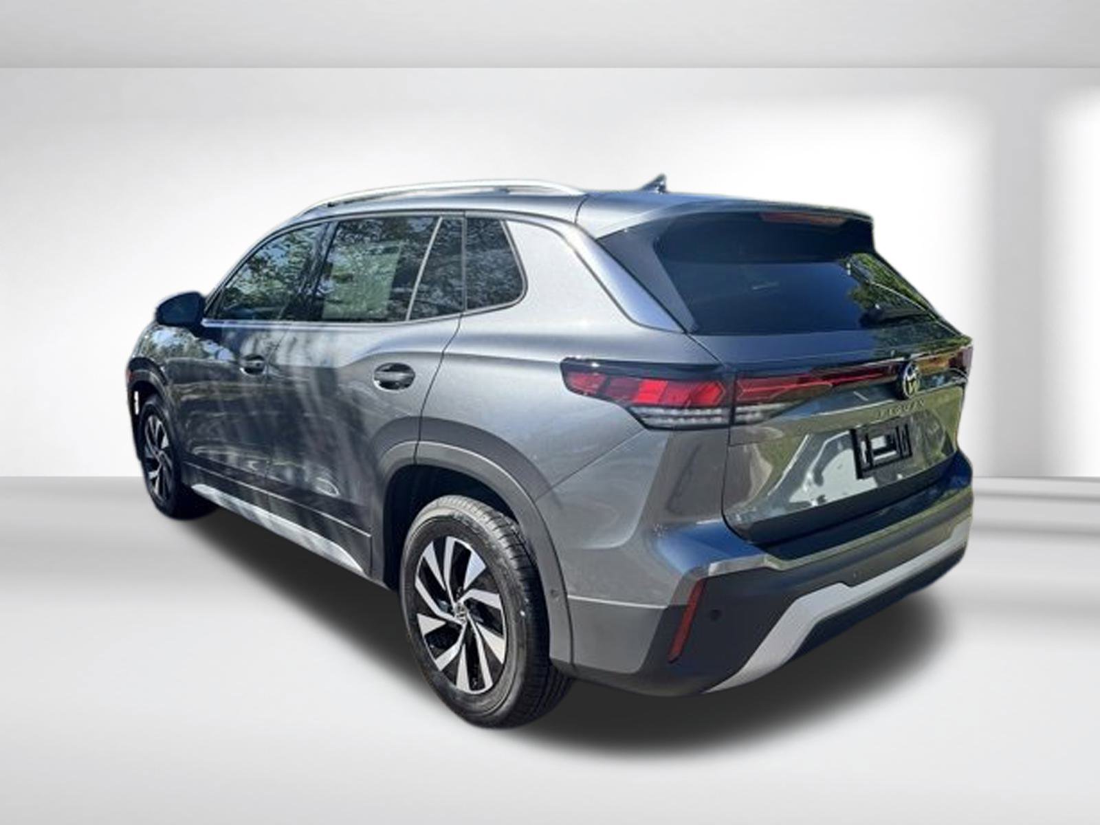 2025 Volkswagen Tiguan S photo 3