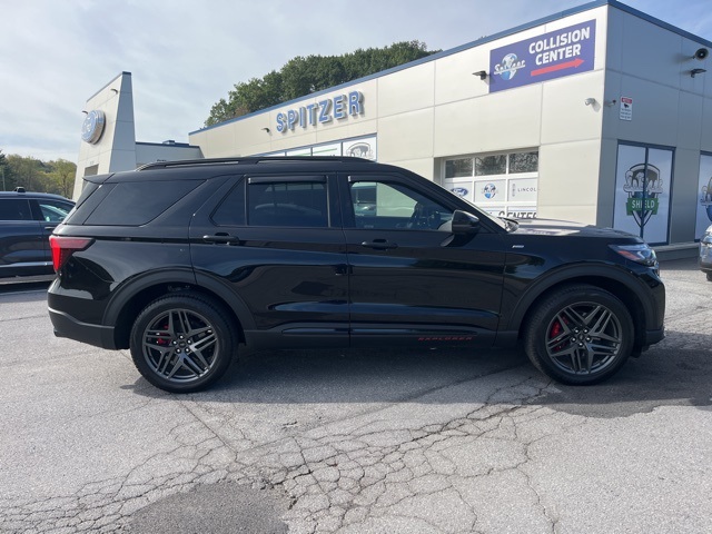 2025 Ford Explorer ST-Line photo 2