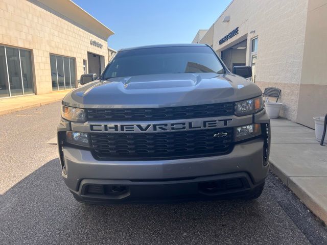 2019 Chevrolet Silverado Custom photo 2