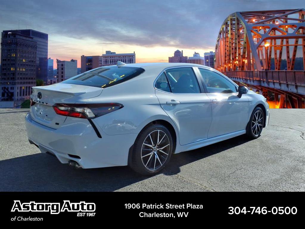 2023 Toyota Camry SE photo 3