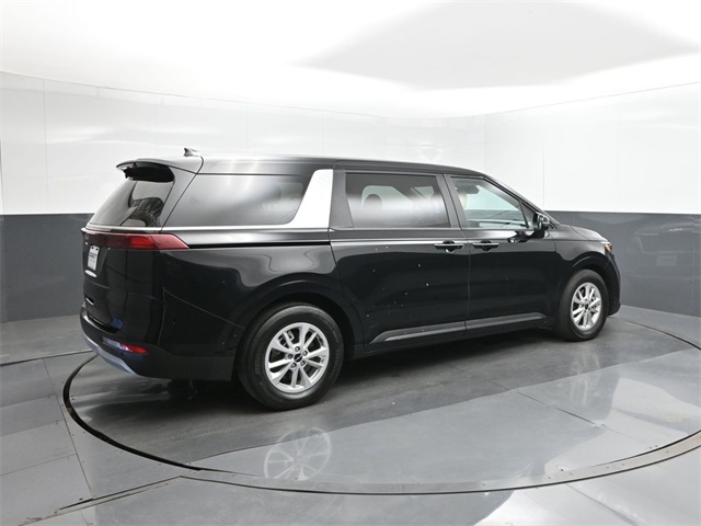 2024 Kia Carnival LX photo 13