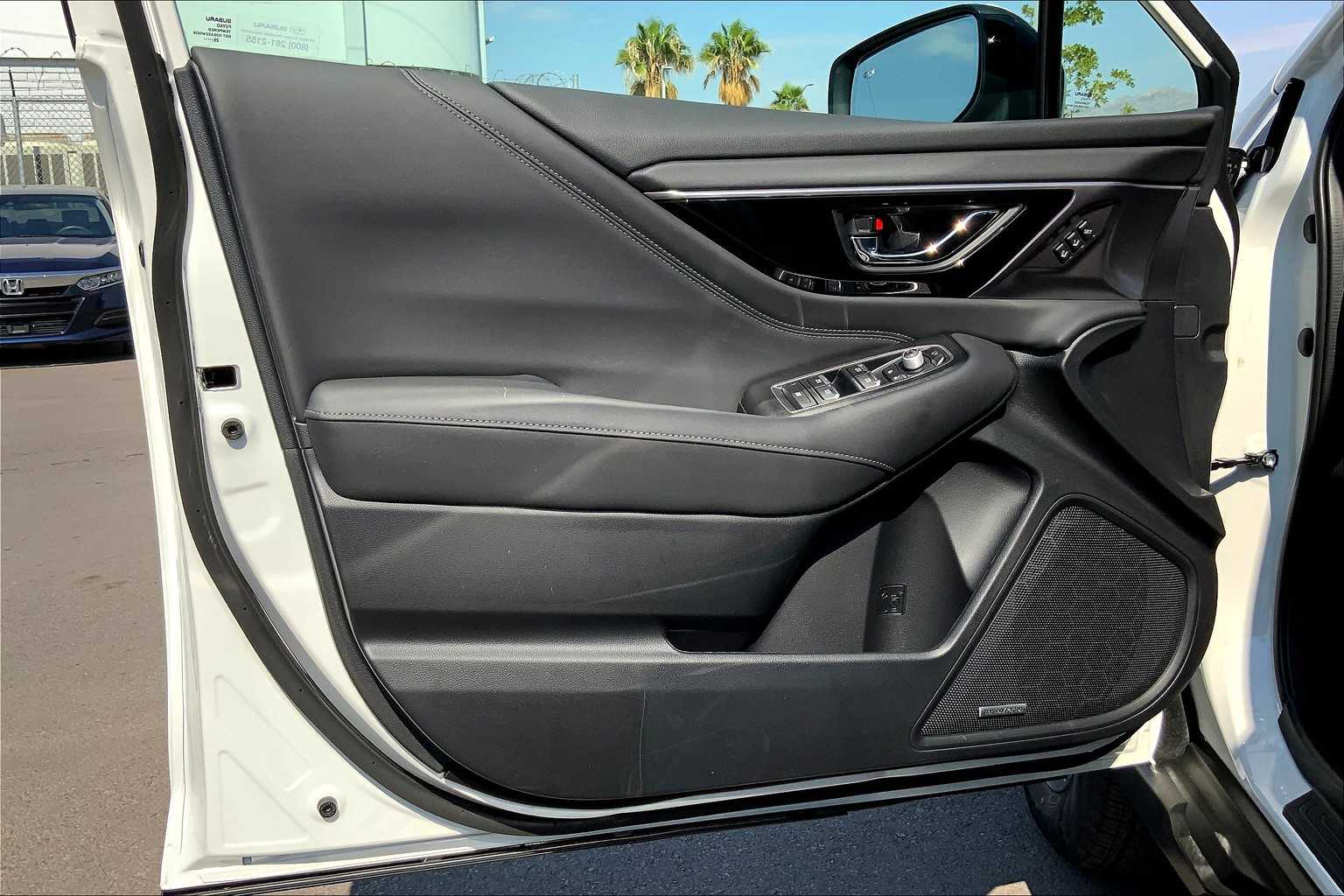 2025 Subaru Outback Touring photo 10
