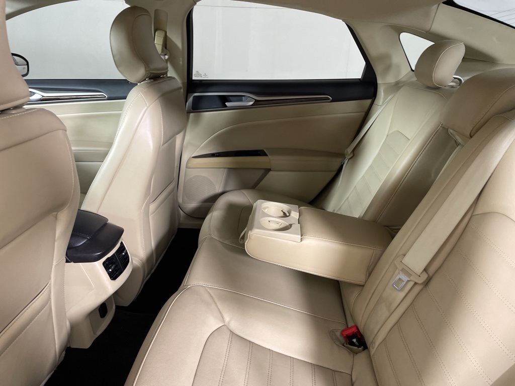 2015 Ford Fusion SE photo 32