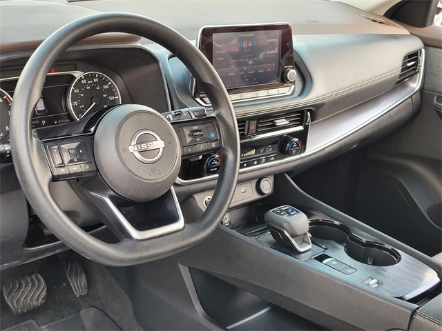 2022 Nissan Rogue SV photo 9
