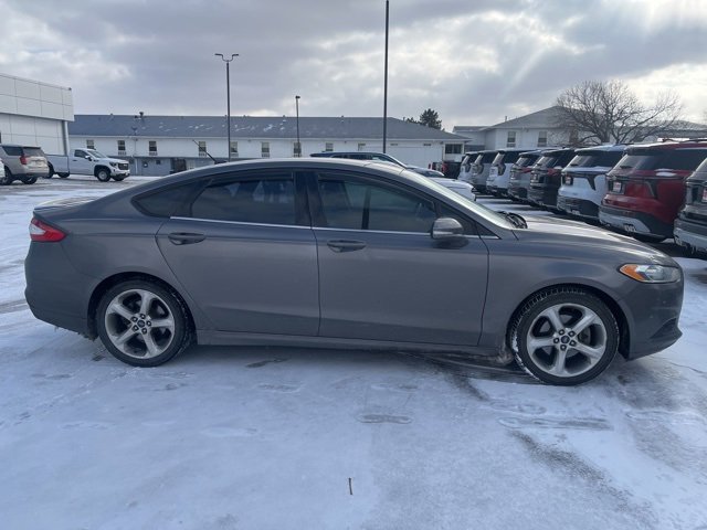 2013 Ford Fusion SE photo 2