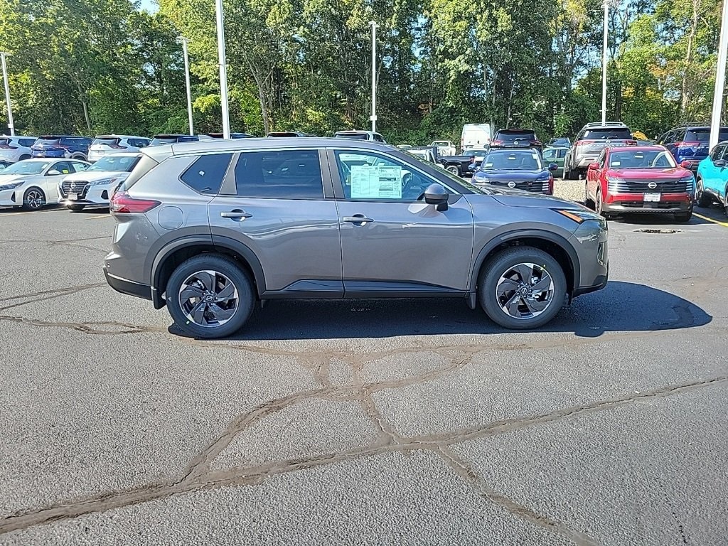 2026 Nissan Rogue SV photo 4
