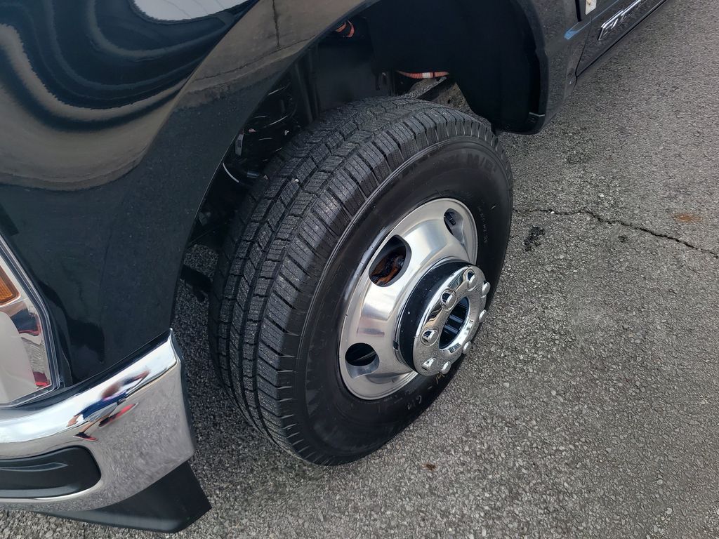 2026 Ford F-350 XLT photo 9