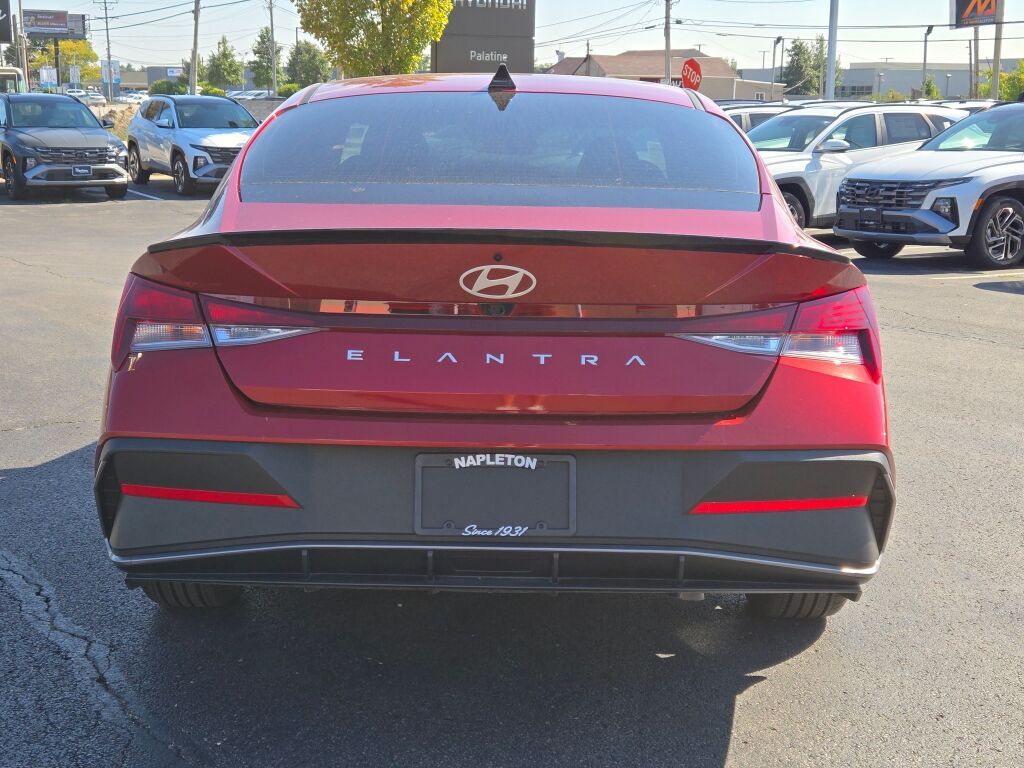 2025 Hyundai Elantra SEL Sport photo 10